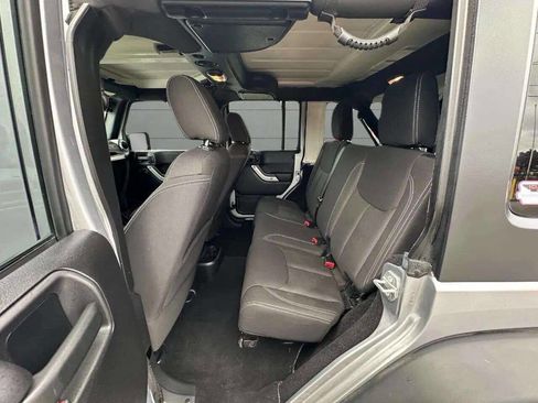 Used 2015 Jeep Wrangler Unlimited Rubicon w/ Dual Top Group image 51