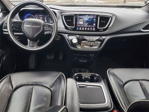 Used 2020 Chrysler Pacifica Limited image 32