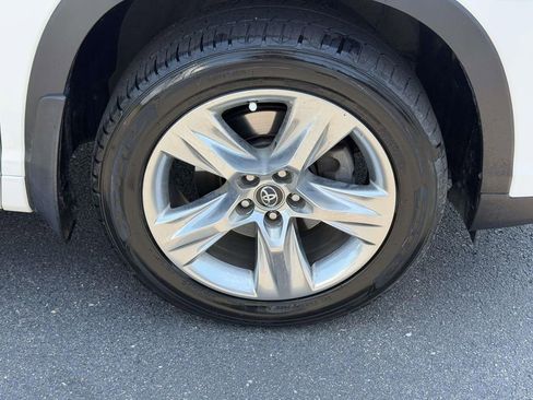 Used 2018 Toyota Highlander Limited AWD/4WD image 9