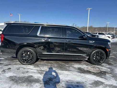 Used 2024 GMC Yukon XL Denali w/ Advanced Technology Package image 8