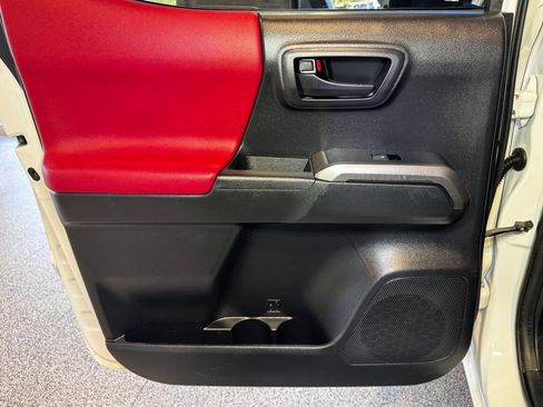 Used 2021 Toyota Tacoma SR5 AWD/4WD image 40