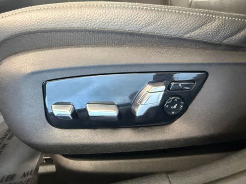 Used 2023 BMW M550i xDrive w/ Premium Enhanced Package image 39