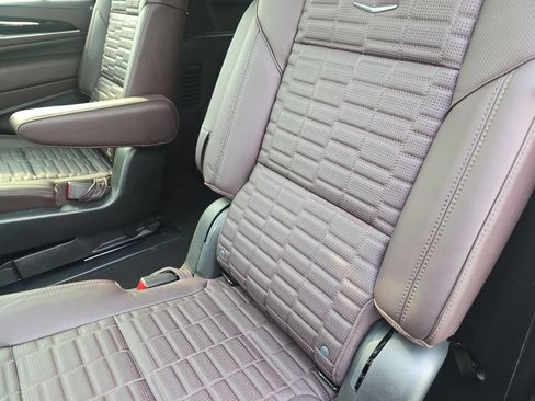 Certified 2023 Cadillac Escalade ESV Premium Luxury Platinum w/ LPO, Radiant Package AWD/4WD image 27