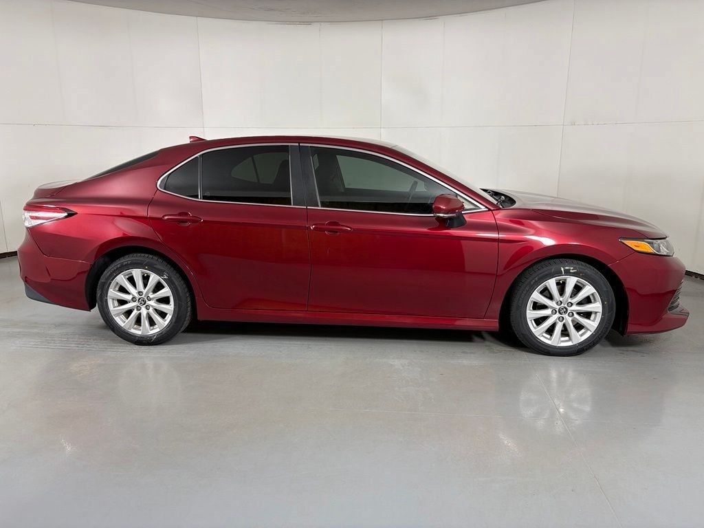 Used 2020 Toyota Camry LE w/ Convenience Package FWD image 9