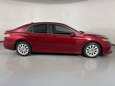 Used 2020 Toyota Camry LE w/ Convenience Package FWD image 9