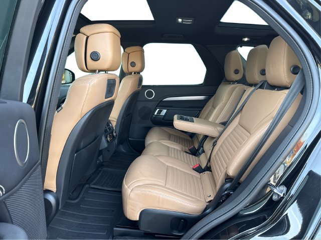 Used 2024 Land Rover Discovery Dynamic SE AWD/4WD image 11