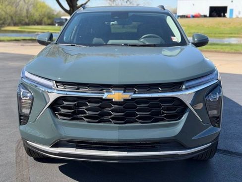 New 2026 Chevrolet Trax LT FWD image 2