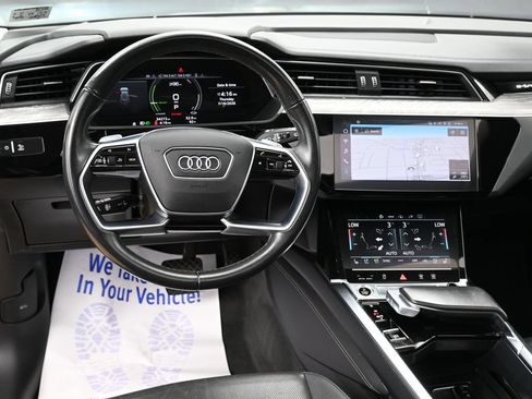 Used 2022 Audi e-tron Premium Plus w/ Premium Plus Package AWD/4WD image 31