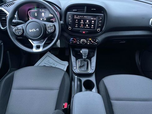 Used 2024 Kia Soul LX w/ Option Group 015 image 16