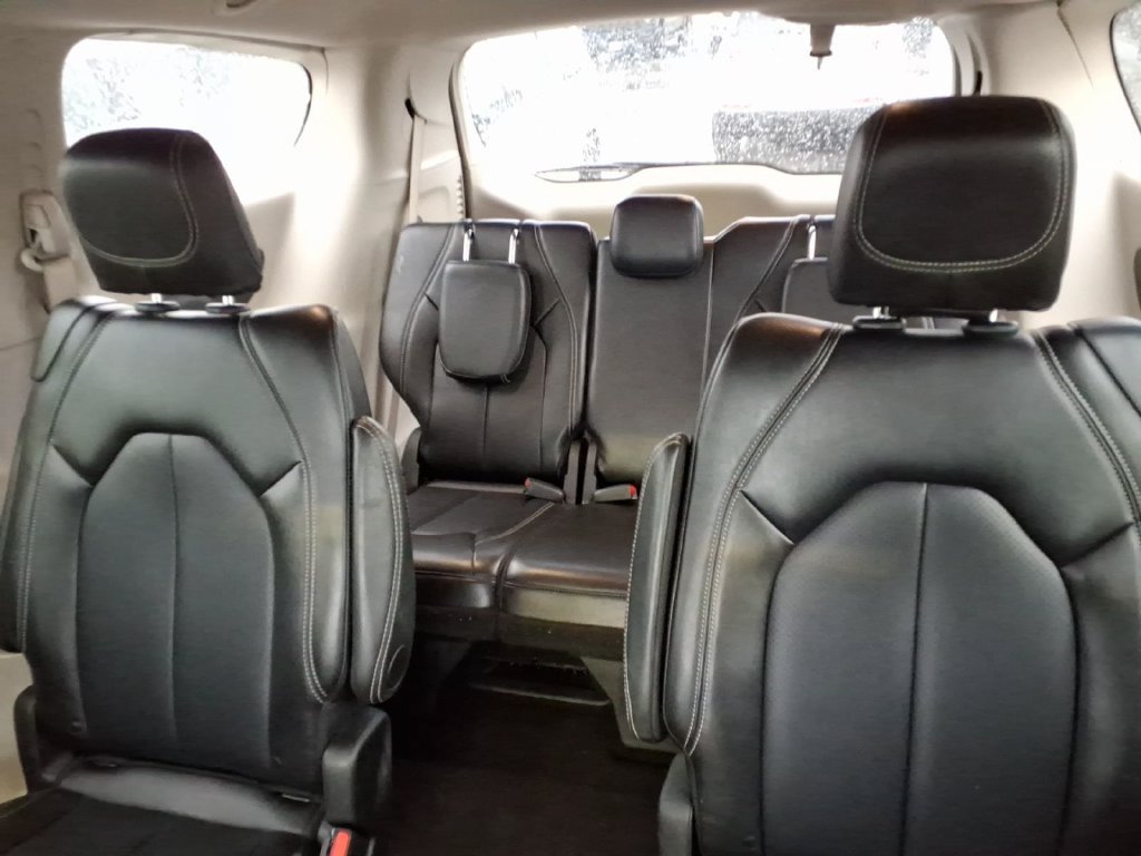 Certified 2024 Chrysler Pacifica Touring-L FWD image 13