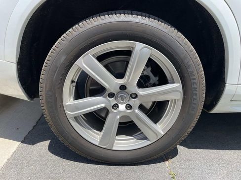 Used 2021 Volvo XC90 T5 Momentum w/ Protection Package Premier FWD image 5