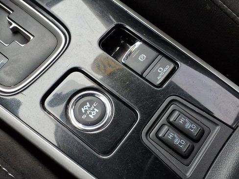 Used 2020 Mitsubishi Outlander ES image 19