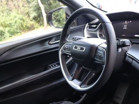 Used 2023 Jeep Grand Cherokee Altitude RWD image 28