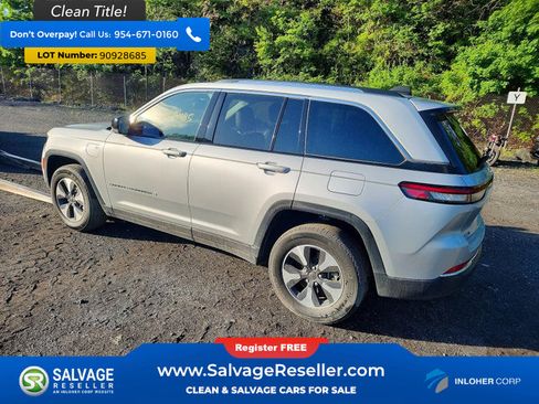 Used 2023 Jeep Grand Cherokee 4WD 4xe image 3