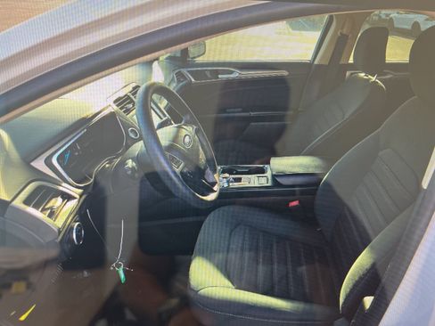 Used 2020 Ford Fusion SE image 7
