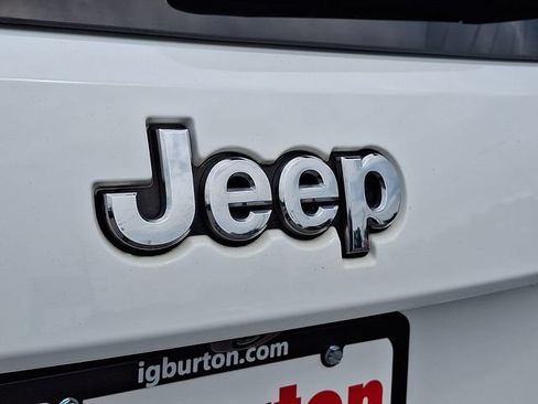 Used 2020 Jeep Grand Cherokee Laredo AWD/4WD image 28