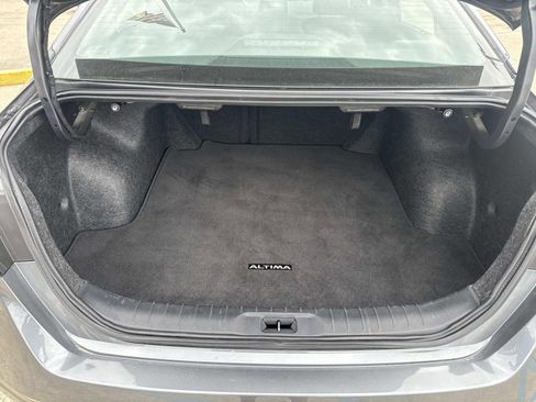 Used 2025 Nissan Altima 2.5 SV FWD image 11