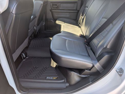 Used 2024 Chrysler Pacifica Touring-L AWD/4WD image 29