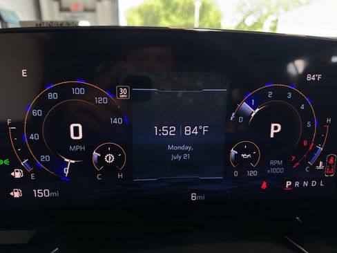 New 2025 Chevrolet Suburban Premier image 13