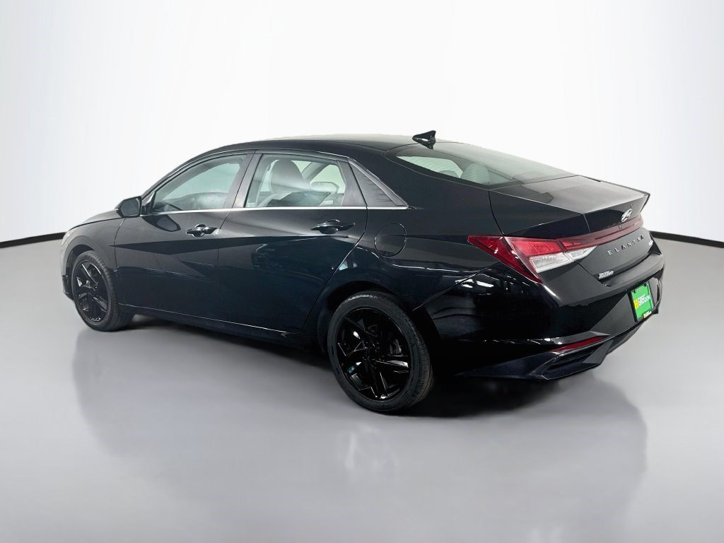 Used 2021 Hyundai Elantra Limited FWD image 7