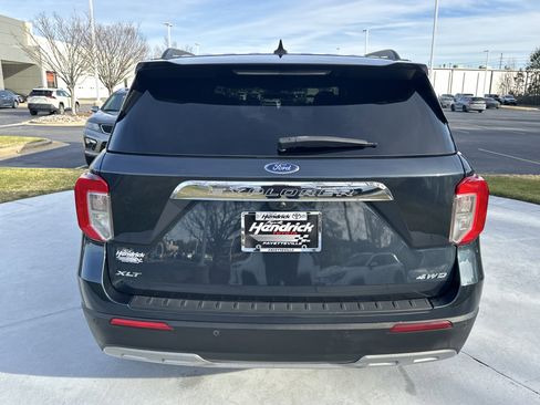 Used 2022 Ford Explorer XLT w/ Equipment Group 202A image 9