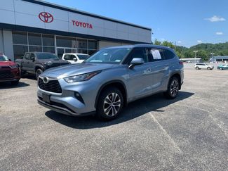 Used 2020 Toyota Highlander XLE AWD/4WD video 1