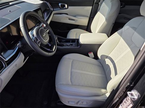 Used 2024 Kia Sorento S w/ Panoramic Sunroof Package image 9
