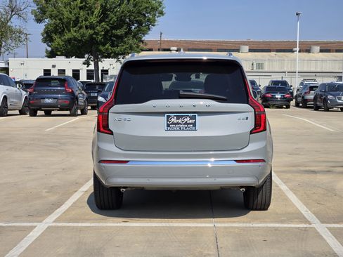 Certified 2025 Volvo XC90 B5 Core w/ Climate Package image 8