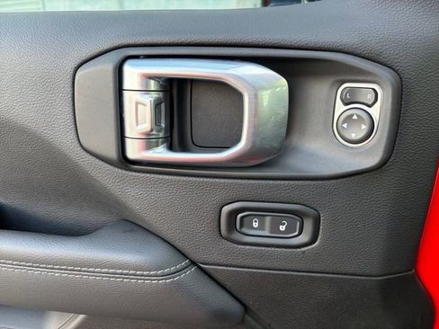 Used 2022 Jeep Wrangler Unlimited Sahara w/ Cold Weather Group image 4