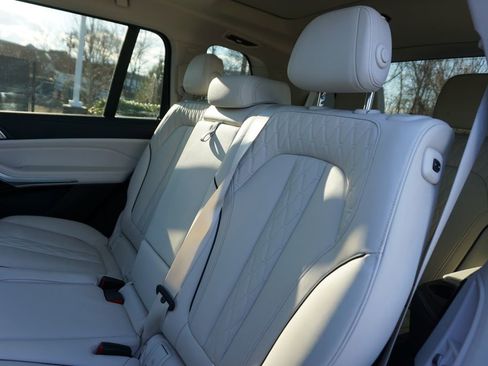 Used 2022 BMW X7 xDrive40i w/ Premium Package image 14