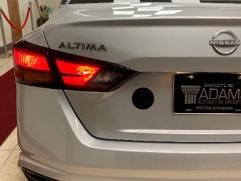 Used 2025 Nissan Altima 2.5 SV image 12