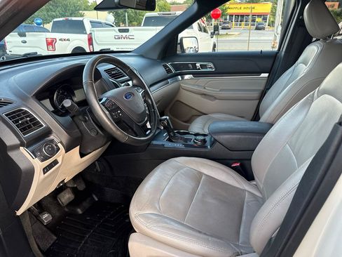 Used 2018 Ford Explorer Limited w/ Equipment Group 301A AWD/4WD image 8