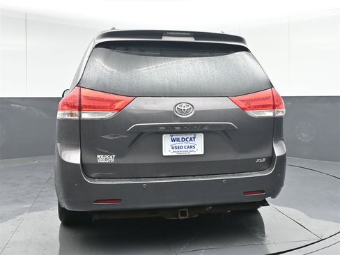 Used 2013 Toyota Sienna XLE image 6