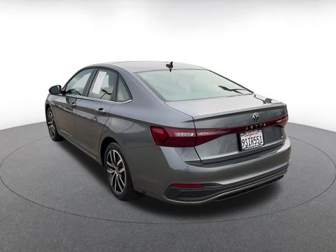 Used 2025 Volkswagen Jetta SE image 11