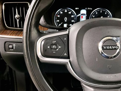 Used 2021 Volvo XC60 T5 Momentum w/ Premium Package AWD/4WD image 24