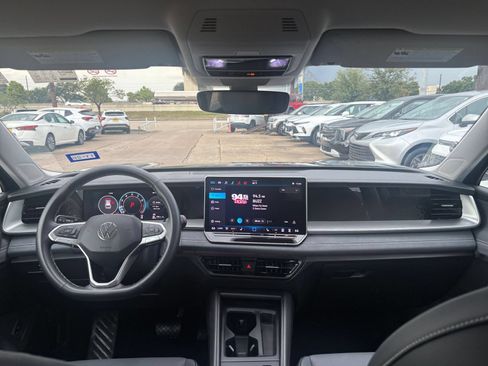 Used 2026 Volkswagen Tiguan SE AWD/4WD image 34