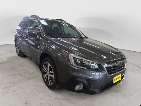 Used 2018 Subaru Outback 2.5i Limited AWD/4WD image 3