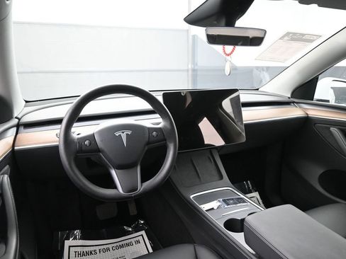 Used 2024 Tesla Model Y Long Range RWD image 28