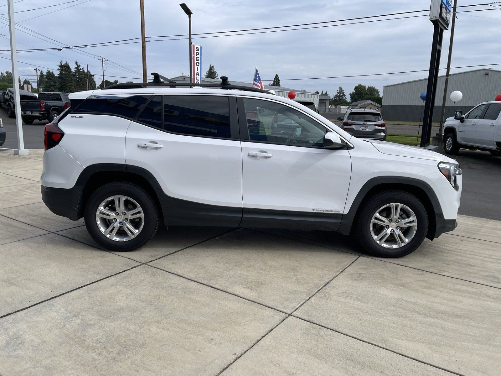 Used 2022 GMC Terrain SLE w/ Driver Convenience Package AWD/4WD image 6