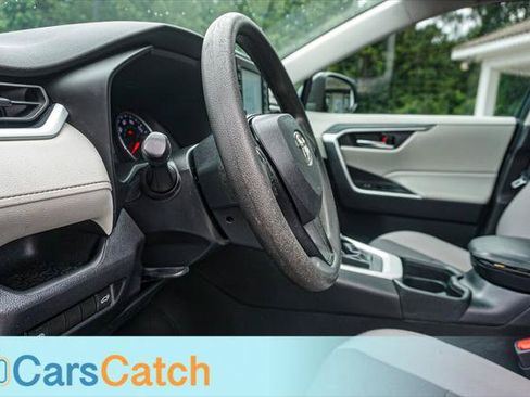Used 2020 Toyota RAV4 XLE w/ Convenience Package FWD image 19
