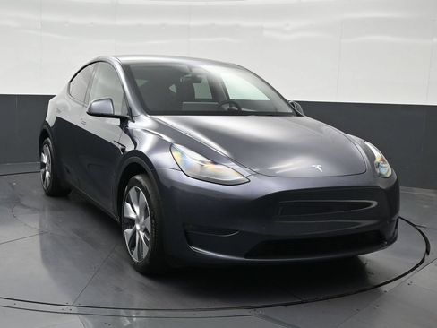 Used 2023 Tesla Model Y Long Range AWD/4WD image 7