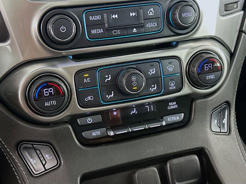 Used 2018 Chevrolet Tahoe LT w/ LT Signature Package image 24