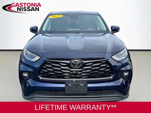 Used 2023 Toyota Highlander LE FWD image 2