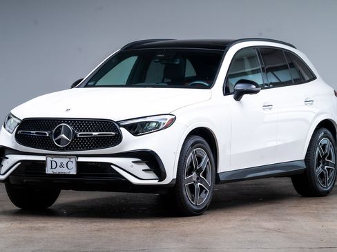 Used 2023 Mercedes-Benz GLC 300 4MATIC w/ AMG Line image 3