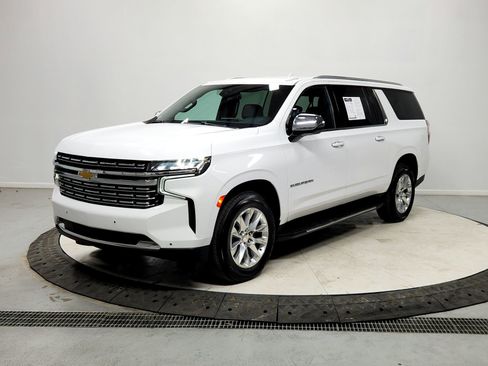 Used 2023 Chevrolet Suburban Premier image 3