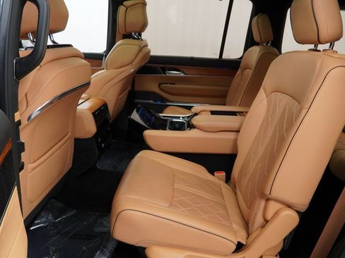 Used 2022 Jeep Grand Wagoneer Series III image 18