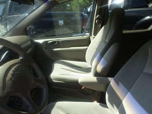 Used 2001 Chrysler Voyager image 9