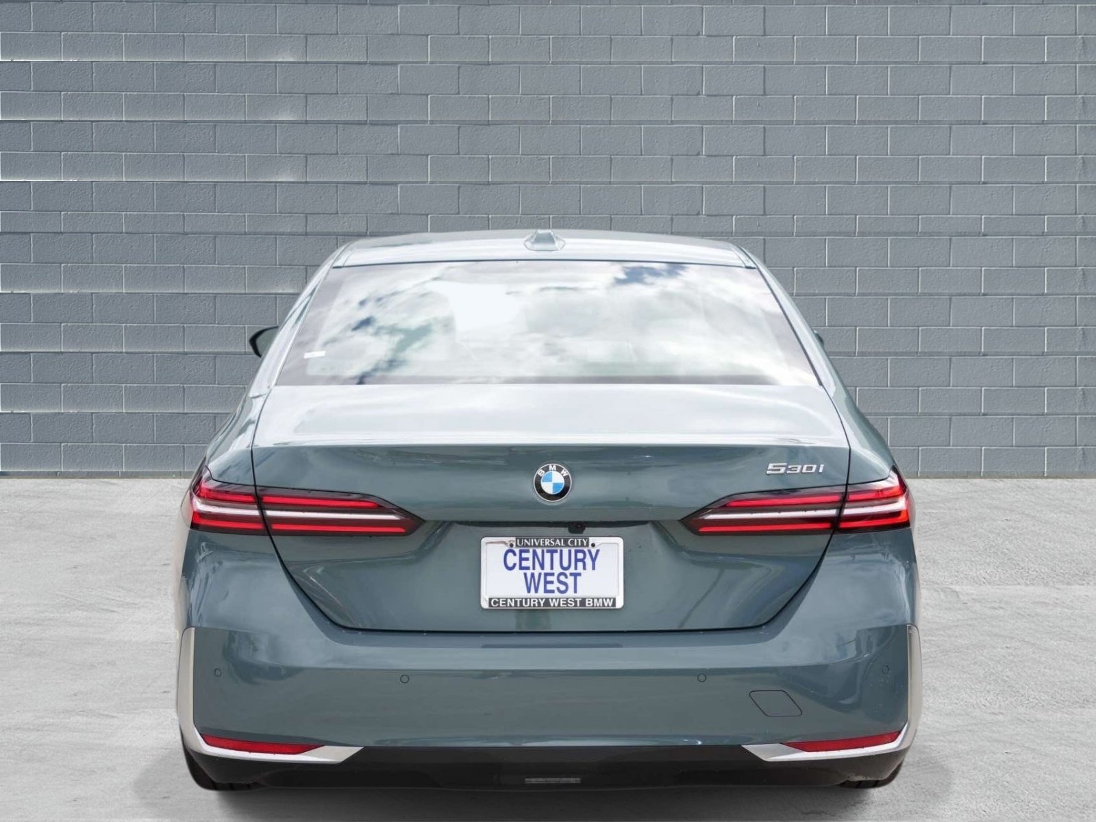 Used 2026 BMW 530i RWD image 3