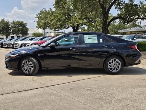 New 2025 Hyundai Elantra Blue image 2