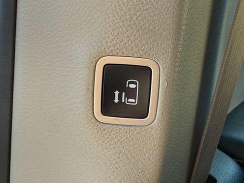 Used 2022 Chrysler Pacifica Touring-L w/ Uconnect Theater Family Group FWD image 49